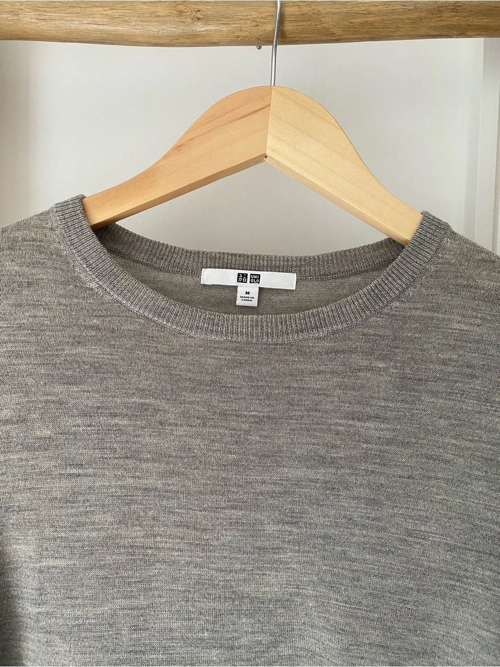 UNIQLO Lightweight Classic Crewneck Sweater Heather Gray Sz Medium Preppy Casual